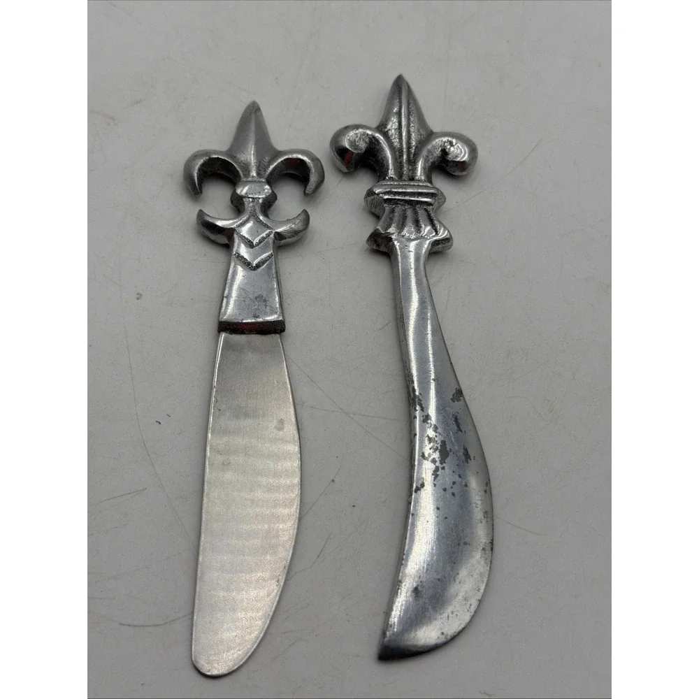Pair Vintage Fleur De Lis Cheese/Butter Knife Pewter Polished Finish